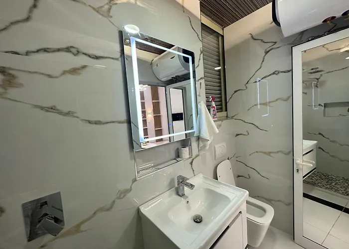Apartman Esto's Near Tirana Airport 1 - Self Checkin -netflix - Free Parking
